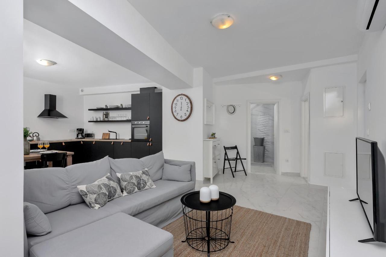 Apartment Lotte With Private Pool In The City Center! Макарска Экстерьер фото