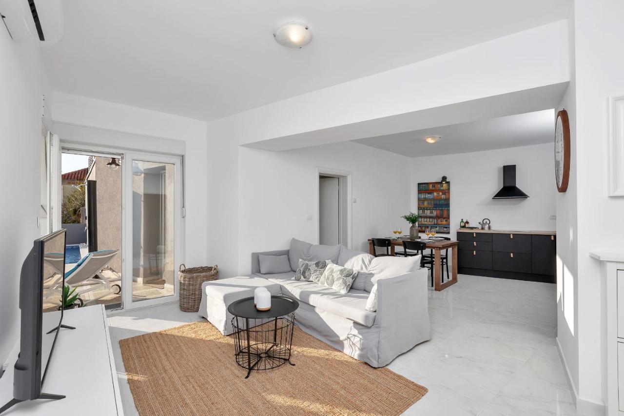 Apartment Lotte With Private Pool In The City Center! Макарска Экстерьер фото