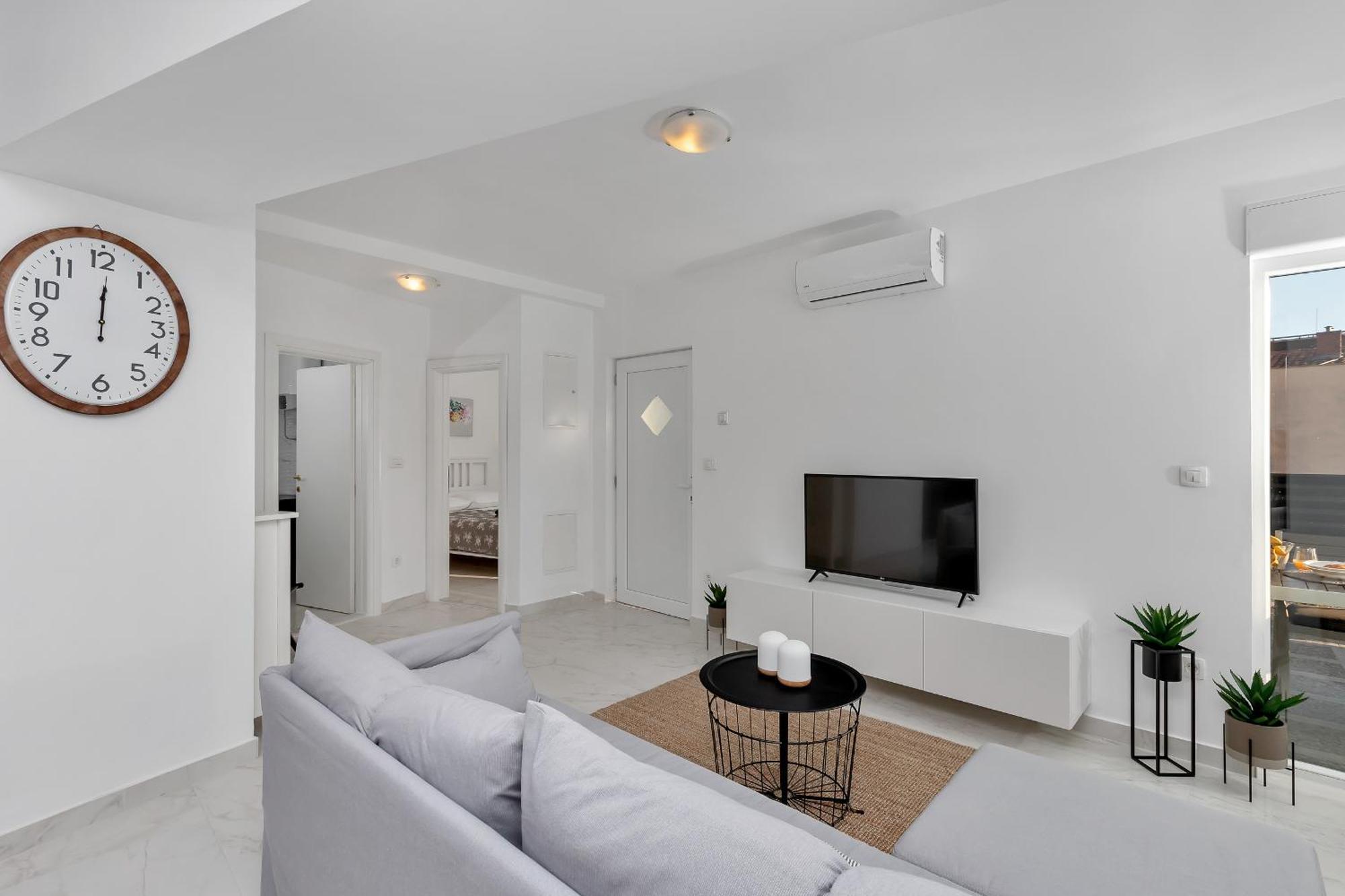 Apartment Lotte With Private Pool In The City Center! Макарска Номер фото