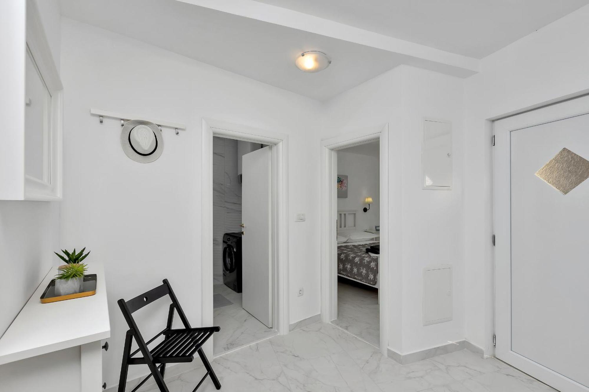 Apartment Lotte With Private Pool In The City Center! Макарска Номер фото